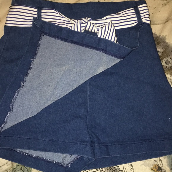 Altar’d State Shorts - Picture 2 of 5